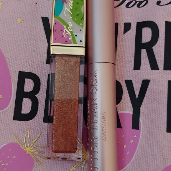 💖FIRM! NWT TOO FACED BERRY CHRISTMAS TO YOU LIMITED EDITION BOX SET - Picture 13 of 16